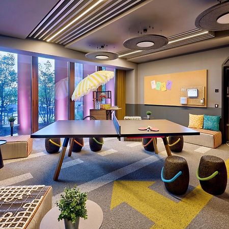 ホテル Moxy Luxembourg Airport Niederanven エクステリア 写真