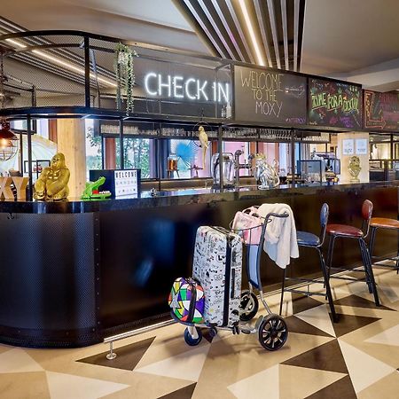 ホテル Moxy Luxembourg Airport Niederanven エクステリア 写真