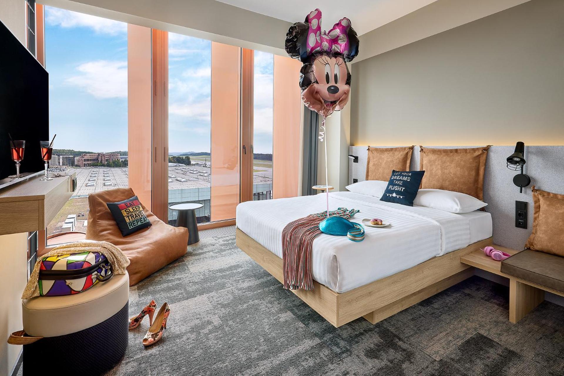 ホテル Moxy Luxembourg Airport Niederanven エクステリア 写真