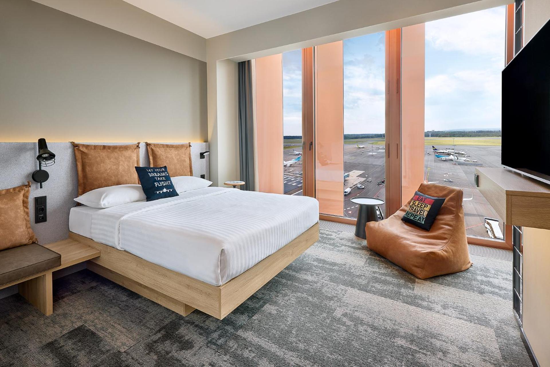 ホテル Moxy Luxembourg Airport Niederanven エクステリア 写真