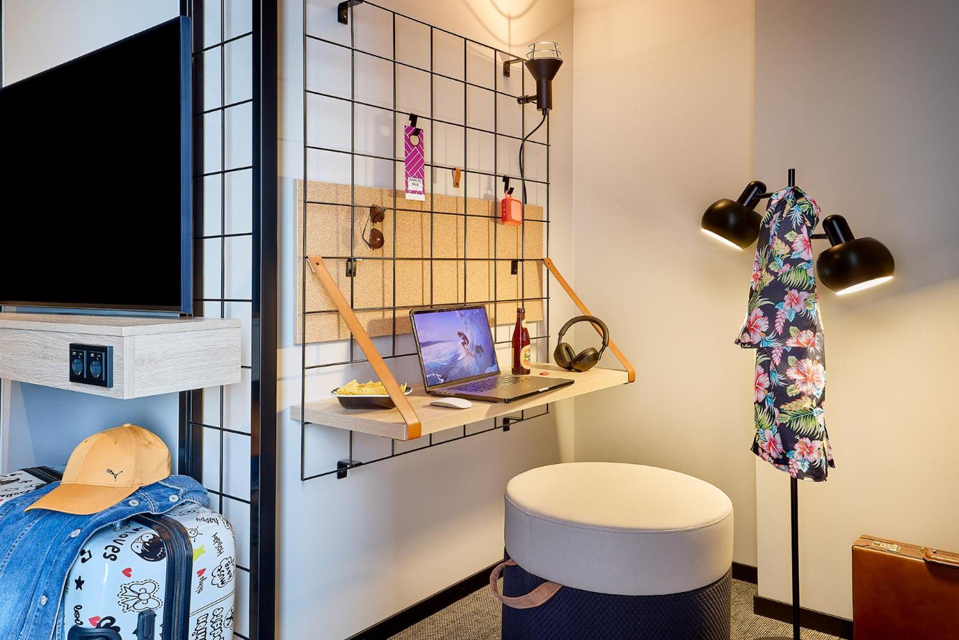 ホテル Moxy Luxembourg Airport Niederanven エクステリア 写真