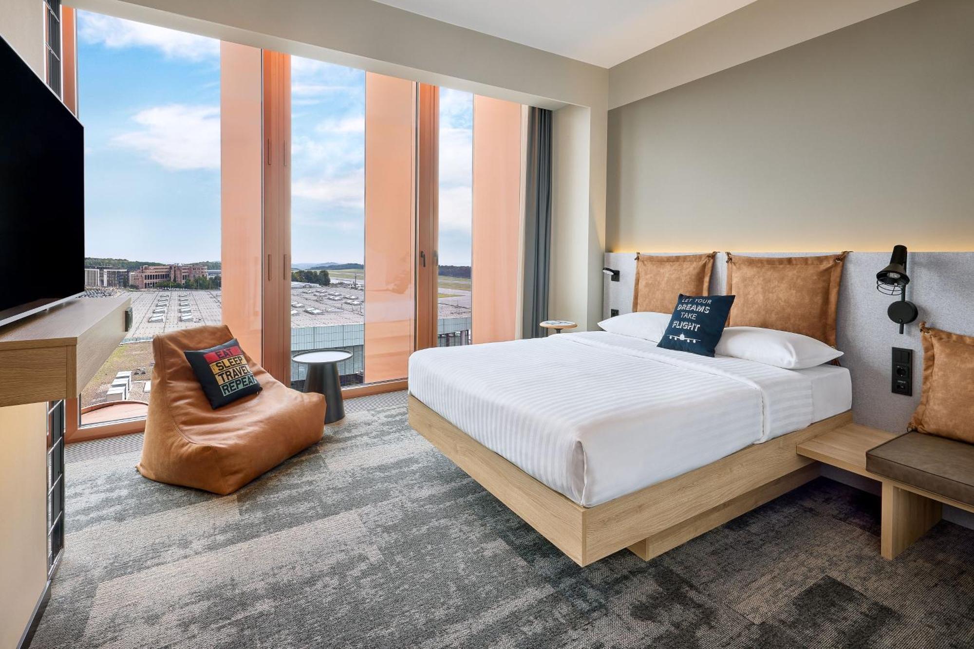 ホテル Moxy Luxembourg Airport Niederanven エクステリア 写真