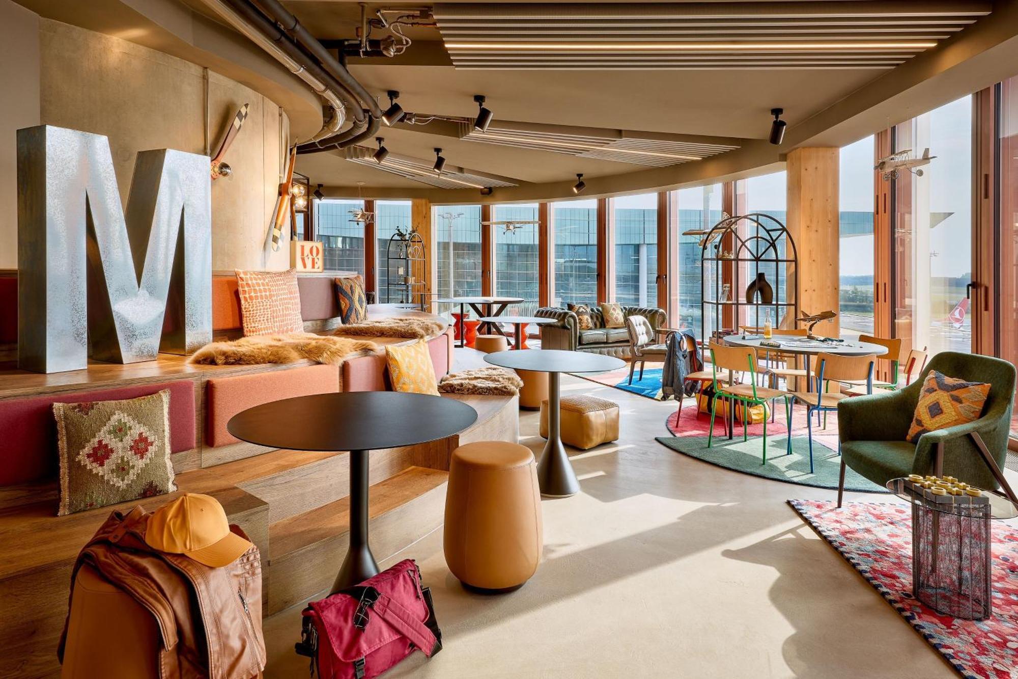 ホテル Moxy Luxembourg Airport Niederanven エクステリア 写真