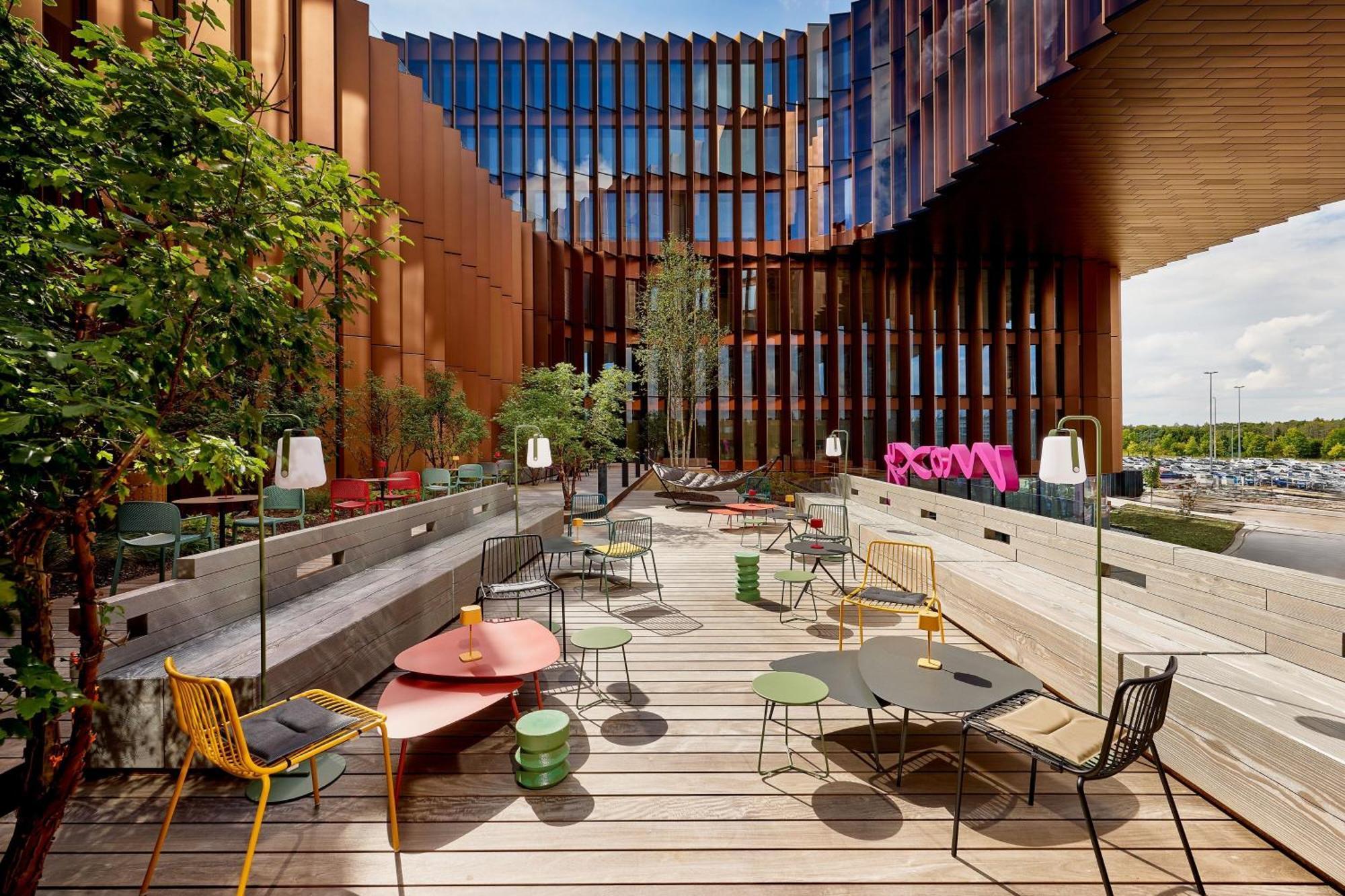 ホテル Moxy Luxembourg Airport Niederanven エクステリア 写真