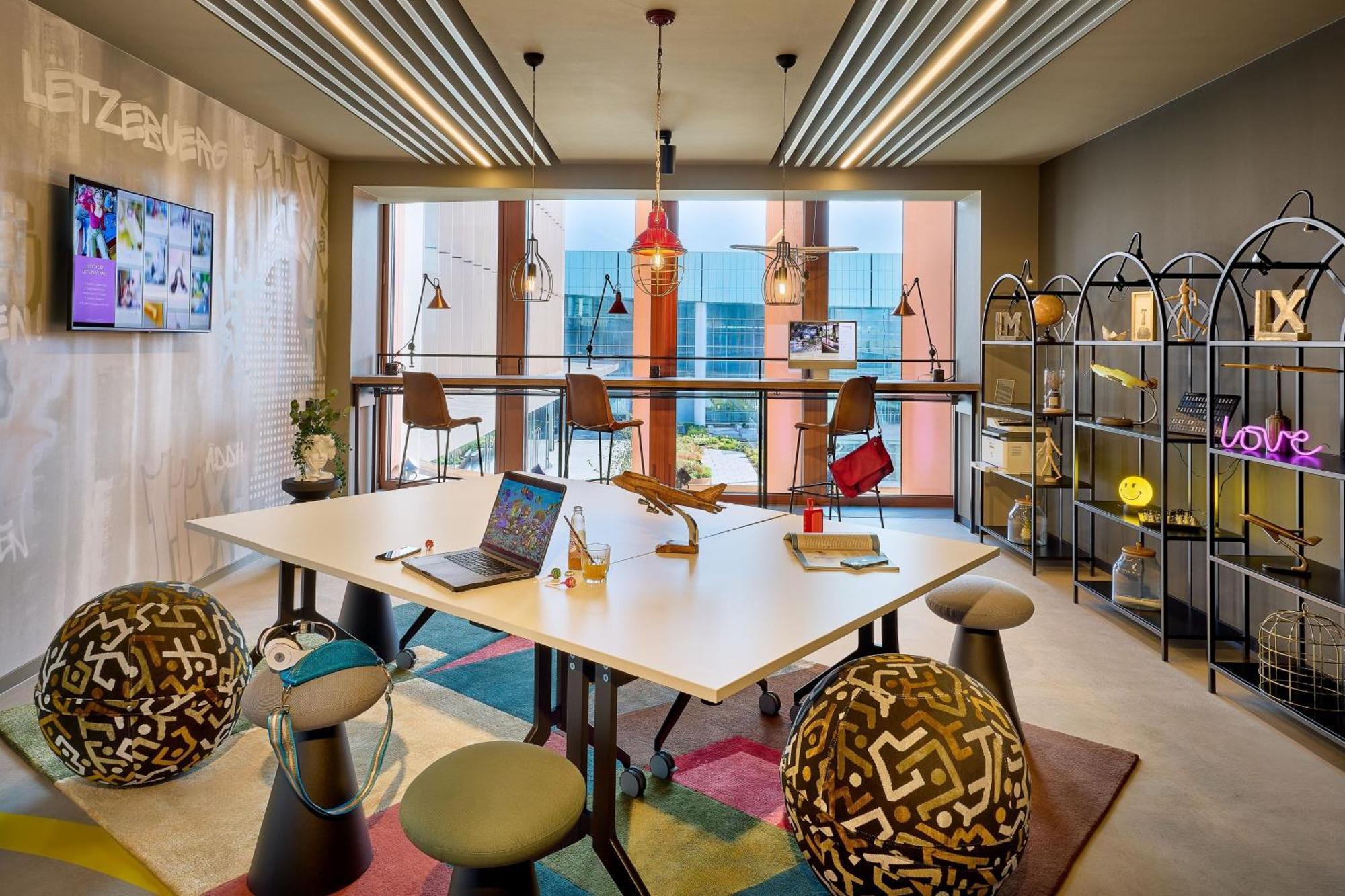 ホテル Moxy Luxembourg Airport Niederanven エクステリア 写真