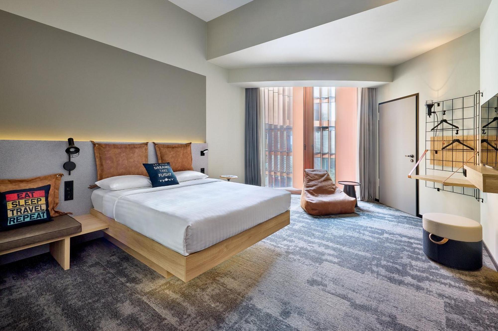 ホテル Moxy Luxembourg Airport Niederanven エクステリア 写真